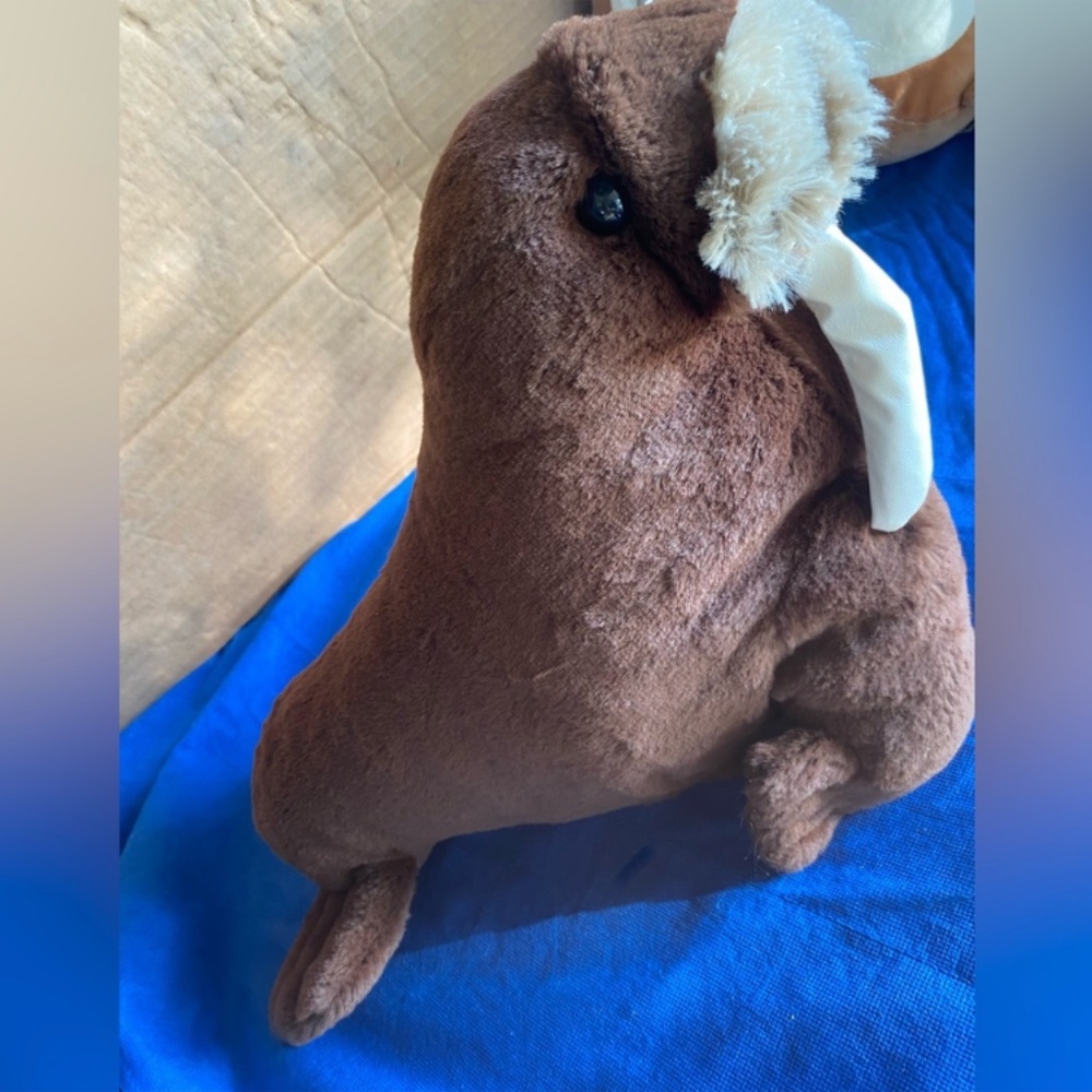 SALE!!! SeaWorld 2021 Walrus plush toy - Picture 5 of 6